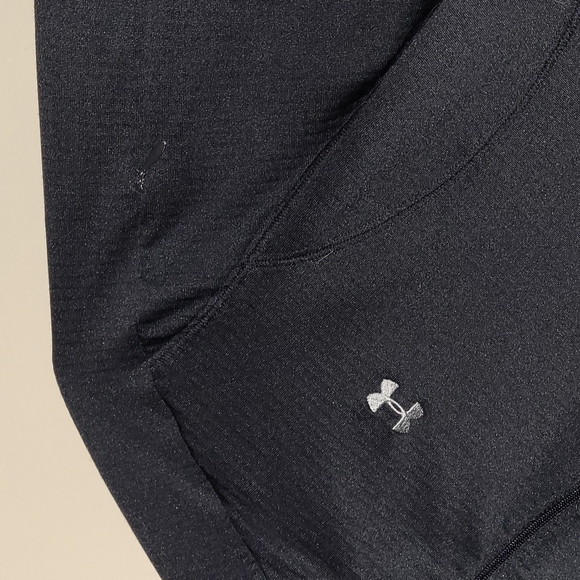 💛2/$35💛 Under Armour running top - Picture 3 of 3